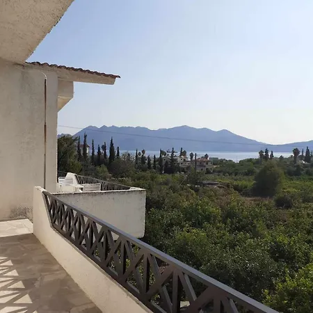 Holiday home Lemon Tree House